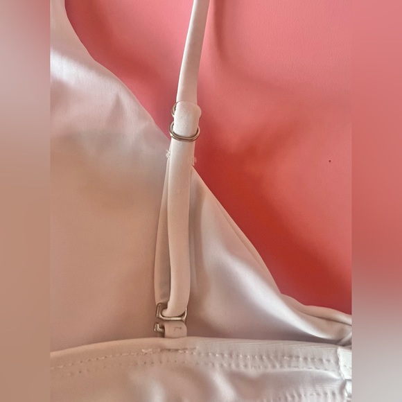 🤍 SOLD 🤍 Underwire Bikini Top - Picture 9 of 12